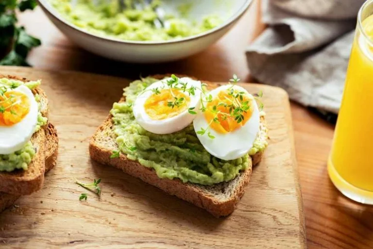 O que acontece com o corpo se você comer 2 ovos cozidos no café da manhã todos os dias? Aqui estão os benefícios desse ritual