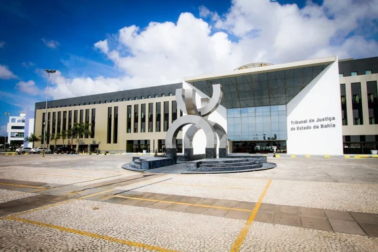 Justiça manda site apagar menção e imagem de delegada após reportagem