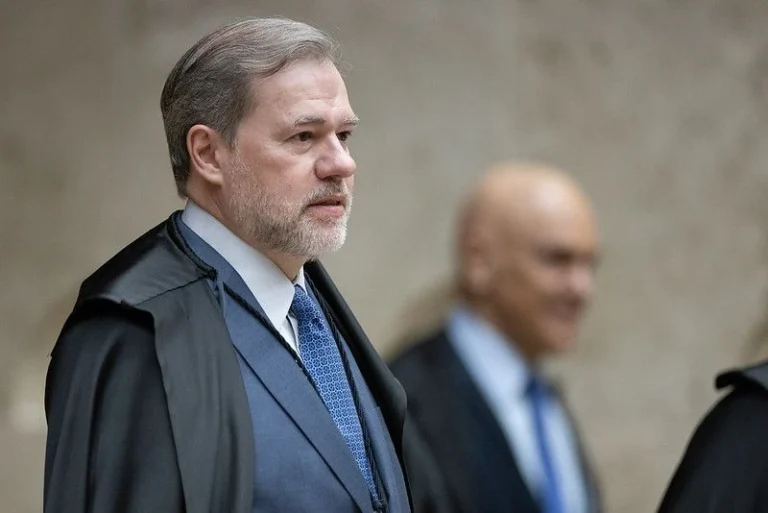 Relator da CPMI pede que Toffoli e esposa de Moraes sejam investigados