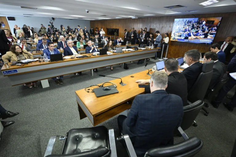 Após decisão do STF, relator da CPMI apresenta parecer final nesta sexta