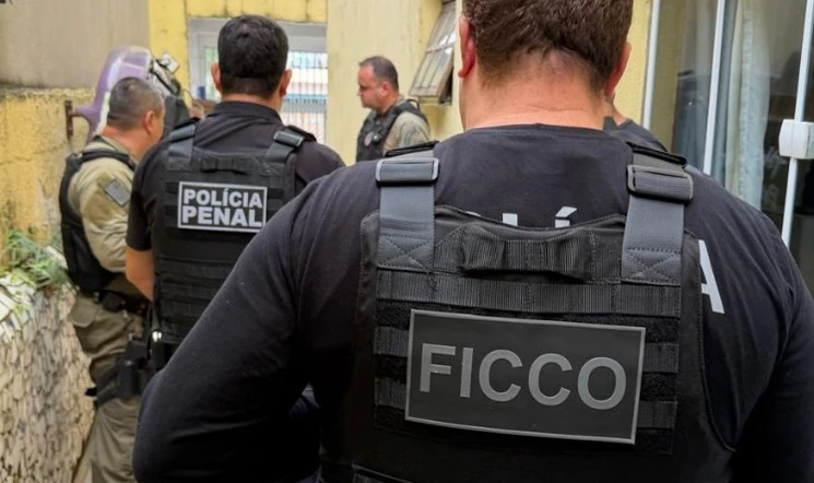 Policial penal é preso por introduzir celulares e drogas em presídio de SP