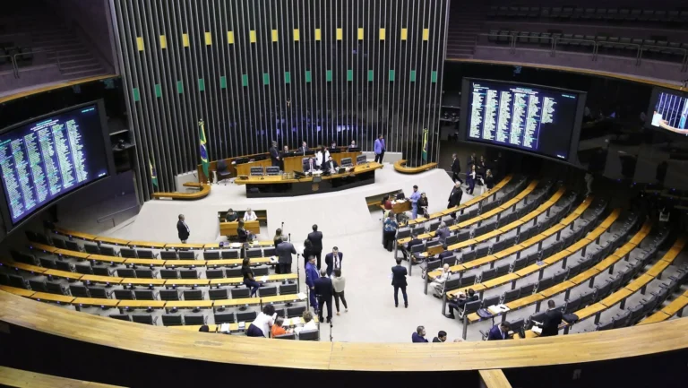 Após início da janela partidária, Câmara prevê semanas de votações remotas