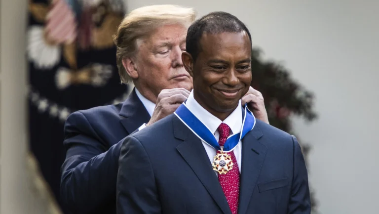 Trump comenta acidente e detenção de Tiger Woods: “Ele tem dificuldades”
