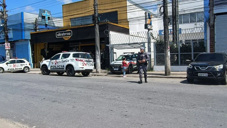 Funcionária e parente são sequestrados em roubo a banco em SP