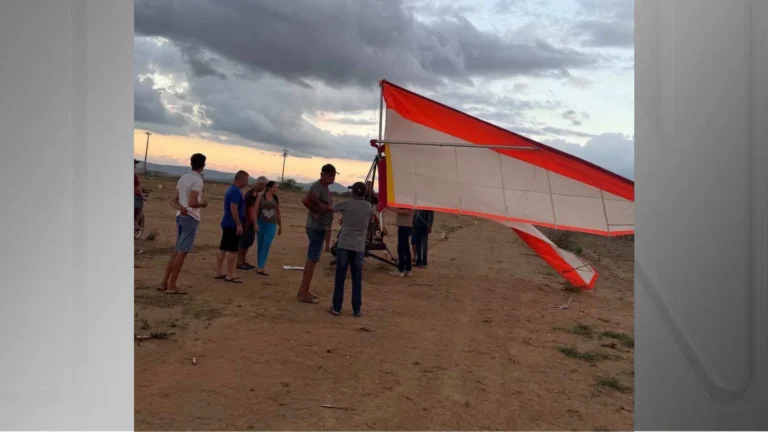 Ultraleve atinge fios de alta-tensão, provoca curto e deixa cidade apagada