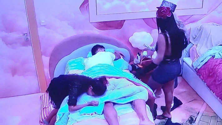 Web se diverte com “velório” de Jonas no BBB 26 após volta de Breno