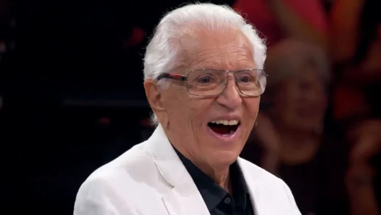 Após internação, Carlos Alberto de Nóbrega se emociona ao comemorar 90 anos