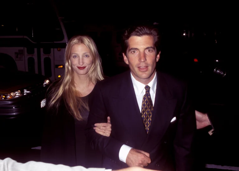 “Love Story”: relembre cobertura do acidente que vitimou JFK Jr e Carolyn