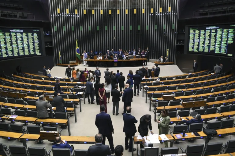 Câmara aprova reajuste de 8% nos próximos três anos para servidores do MPU