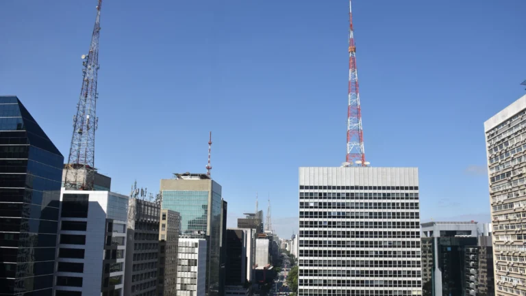 Após série de dias chuvosos, São Paulo enfim terá sol neste sábado