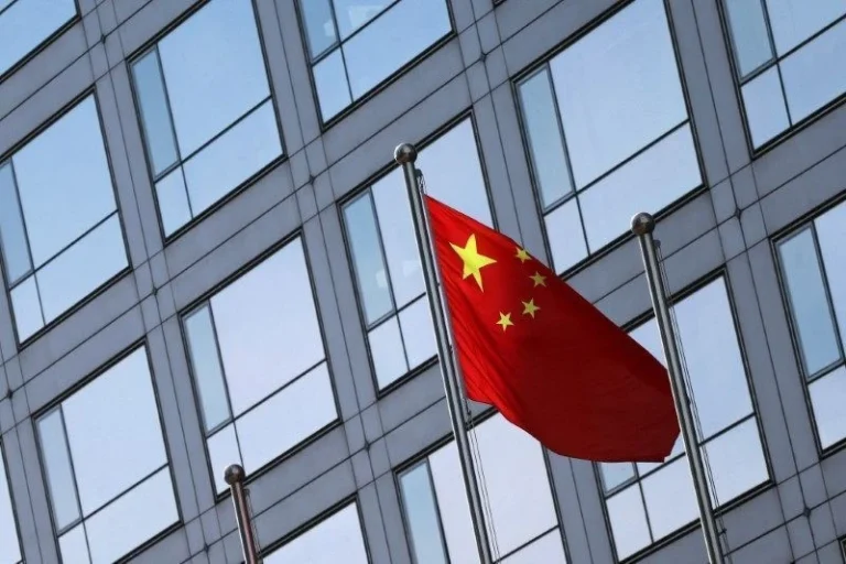 China pede cessar-fogo e reafirma a importância do Estreito de Ormuz