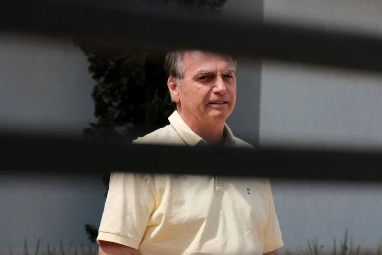 Com Bolsonaro preso, STF avança sobre aliados e familiares do ex-presidente
