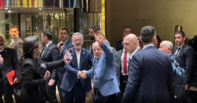 Lula chega a Barcelona para agenda na Espanha, Alemanha e Portugal