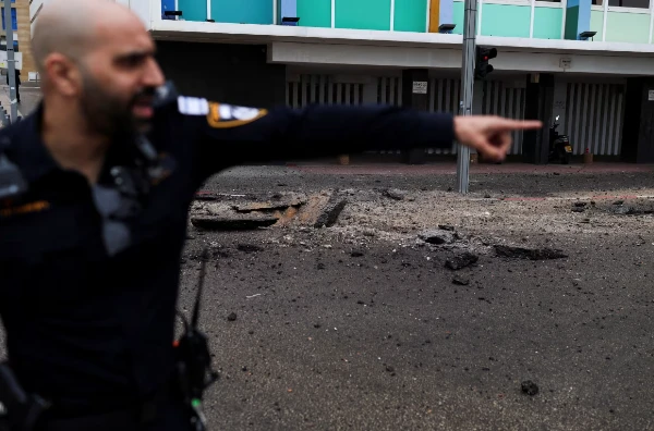Irã dispara onda de mísseis contra Tel Aviv 