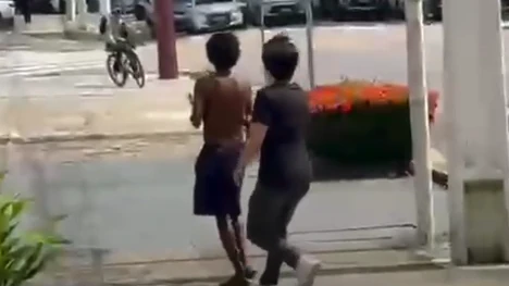 Alunos de direito atacam homem em situação de rua com taser em Belém