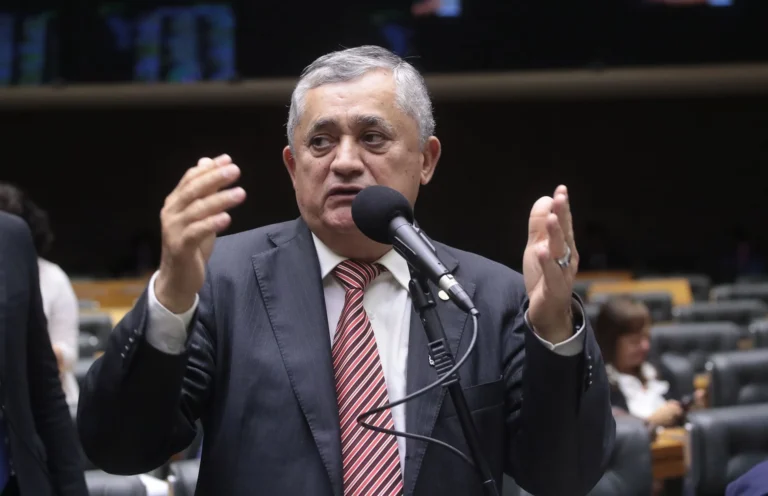 Ministro diz que governo prepara novas medidas contra efeitos da guerra
