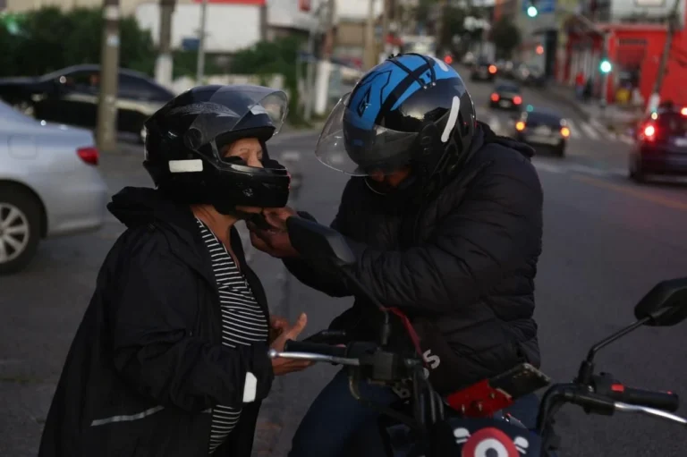 Prefeitura de SP rejeita credenciamento da Uber para mototáxi
