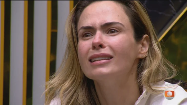 Tadeu Schmidt consola Ana Paula Renault, quebra protocolo e divide luto com Finalistas