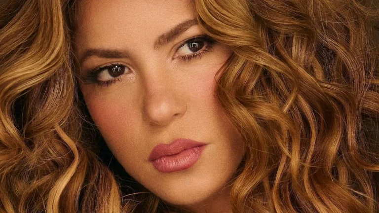 Equipe diz que Shakira sabe de morte em montagem de palco e está comovida
