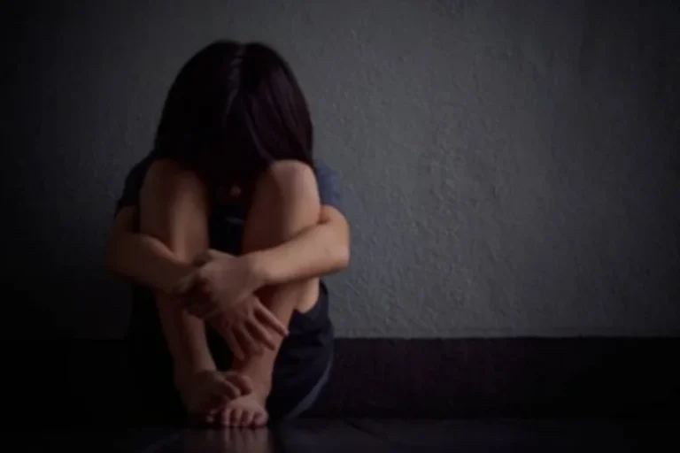 Mulher é presa por “vender” irmã de 11 anos por R$ 20 e litros de açaí
