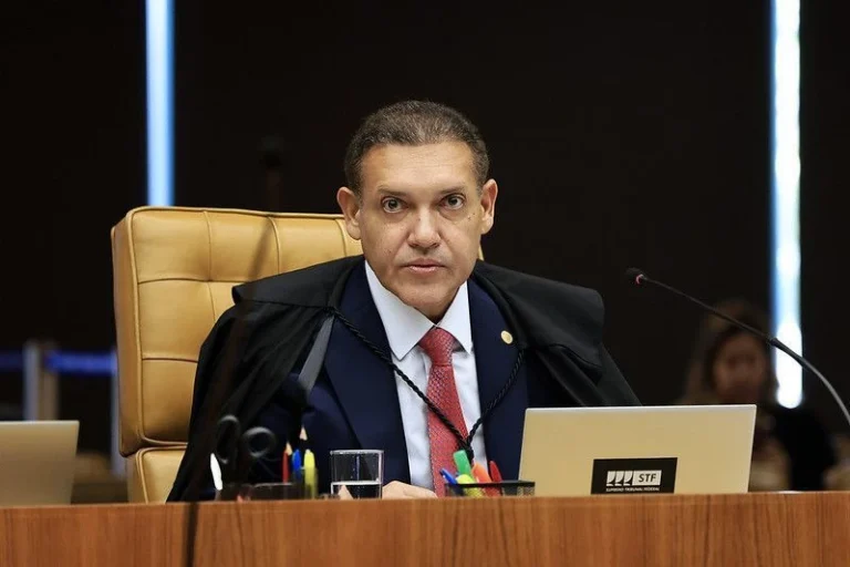 Kassio Nunes Marques toma posse da presidência do TSE nesta terça