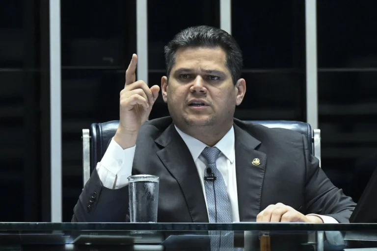 Big Techs: Alcolumbre aciona jurídico e avalia suspender decretos de Lula