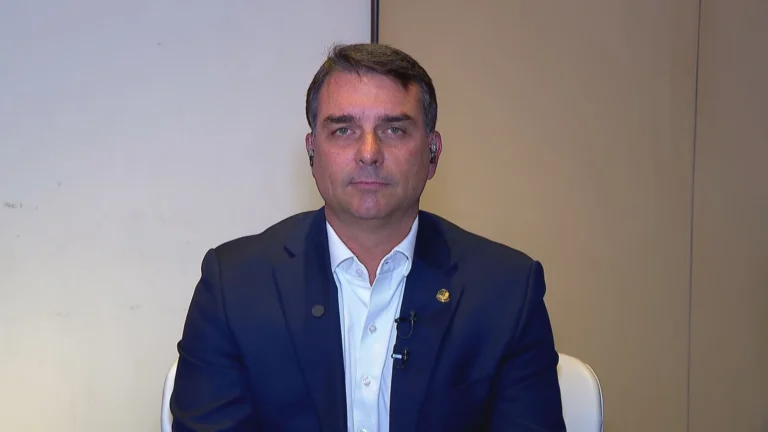 À CNN, Flávio diz que emendas de Frias “não tem vinculação com filme”