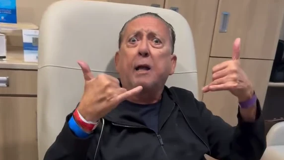 Galvão Bueno tranquiliza fãs após internação para cirurgia: “Tudo normal”