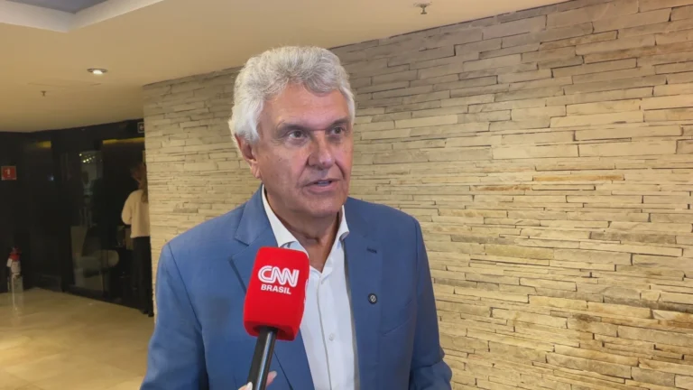 Caiado sobre Flávio: Problemas que ele tem que responder estão no Brasil