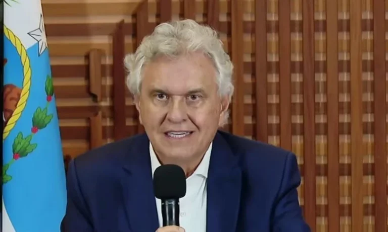 Caiado: “Flávio deve responder sobre filme e relações com dono do Master”