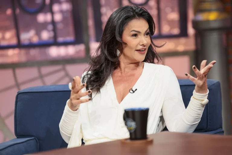 Suzana Alves diz se arrepender de nudez de Tiazinha: “Horrorizada”