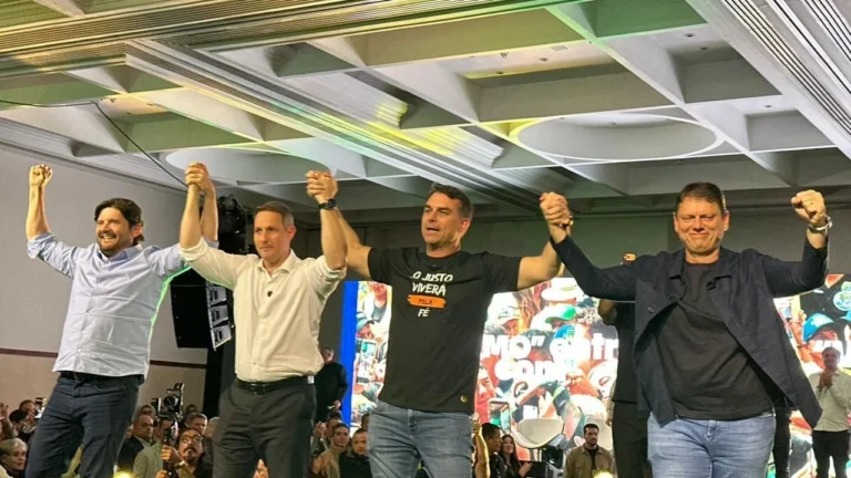 Derrite e André do Prado sinalizam união da direita em palanque em SP