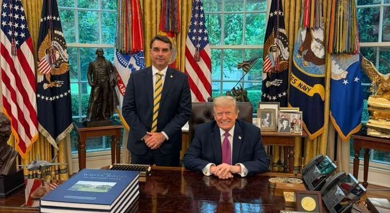 Tarifaço, facções e terras raras: os temas da reunião entre Flávio e Trump