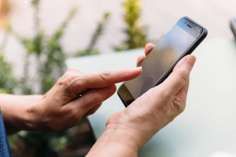 PF faz operação contra crimes de racismo em app de mensagens
