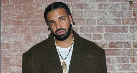 Drake lança três álbuns ao mesmo tempo e revela câncer do pai em música