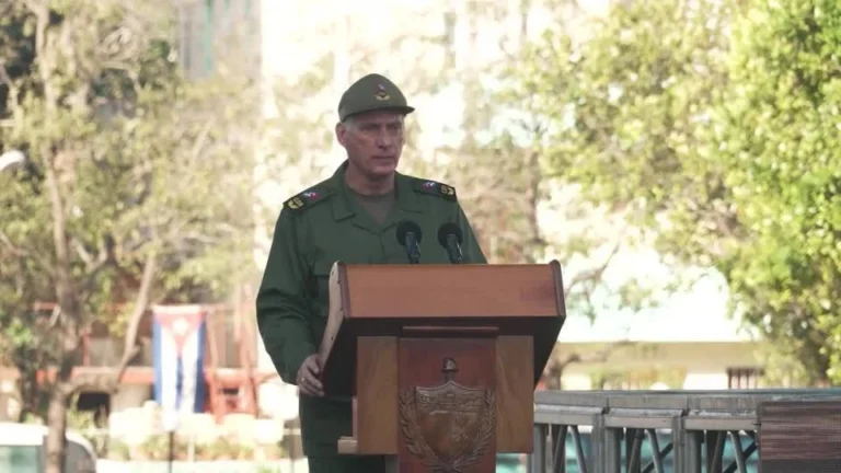 Presidente de Cuba diz que ilha não vai se render diante de ameaças dos EUA