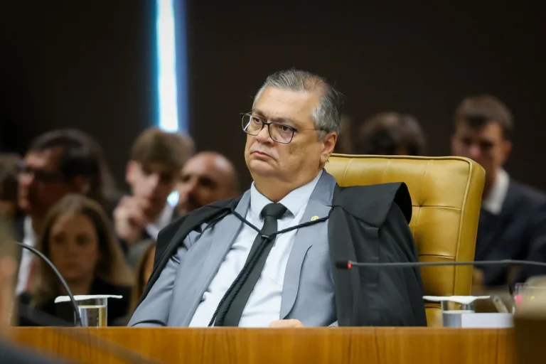 Flávio Dino estreia no TSE como ministro substituto