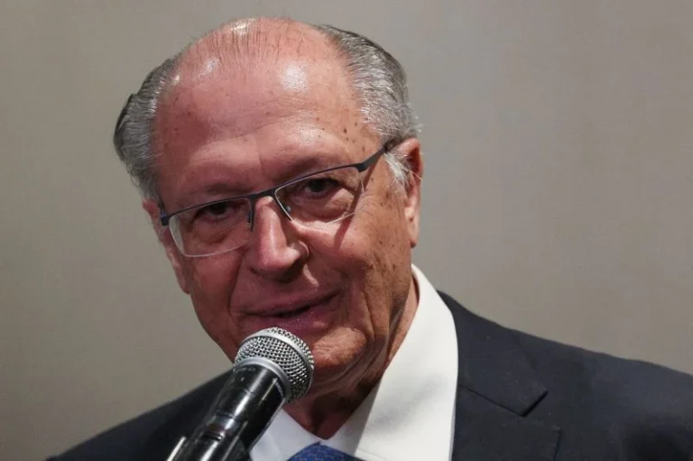 Alckmin: clã Bolsonaro quer tirar foco do Master com ação dos EUA sobre PCC