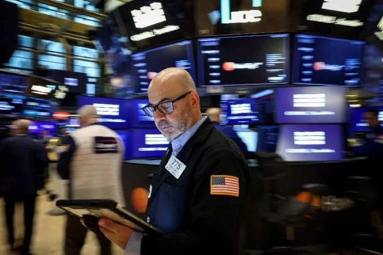 Wall Street despenca em meio a temores com inflação