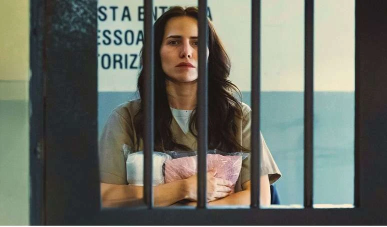 A mocinha chorona ficou para trás: Adriana prova em Quem Ama Cuida que heroína moderna não abaixa a cabeça para ninguém nem na cadeia
