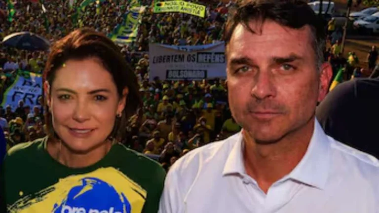 Flávio Bolsonaro reage após Michelle o acusar de humilhação e maus-tratos: ‘Mais uma’