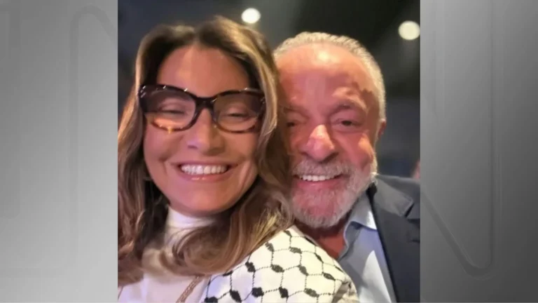 Lula e Janja trocam chinelos de presente de Dia dos Namorados