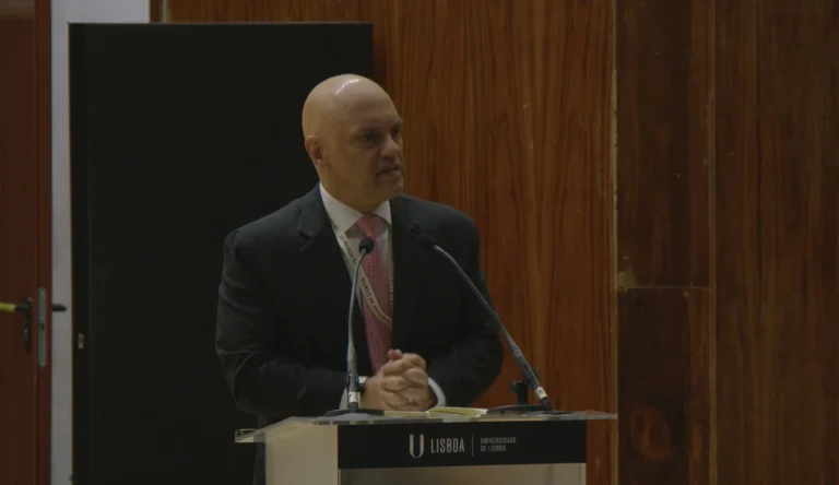 Moraes diz que Big Techs pegam dados “sem autorização” e defende regulação