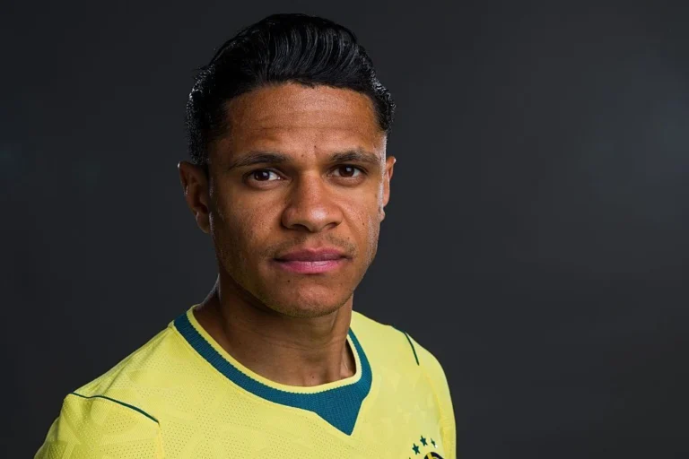 Trio da Seleção surpreende e esgota camisas em site oficial; veja nomes
