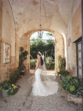 Dua Lipa compartilha fotos inéditas de festa de casamento: 