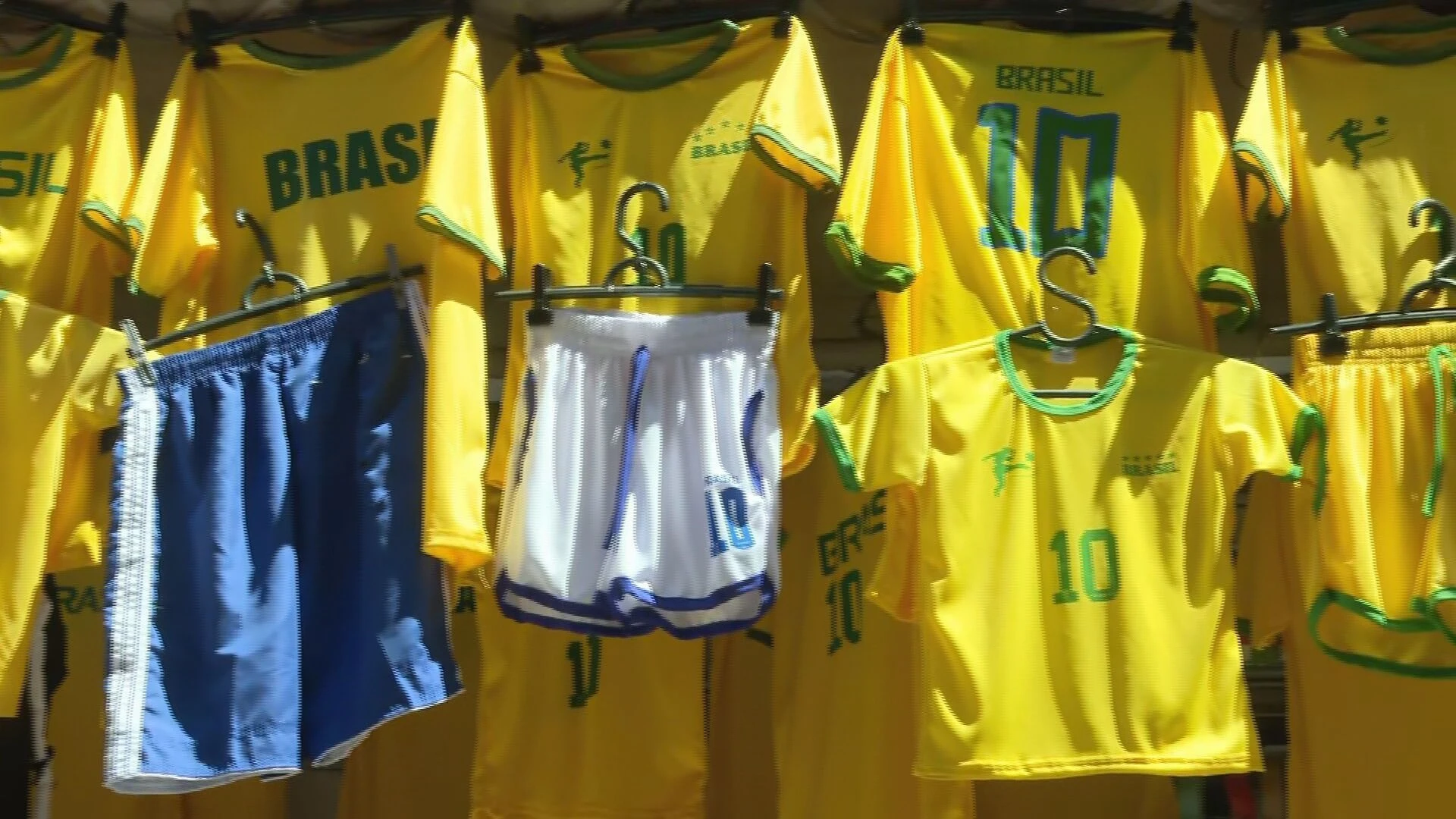 Camisas falsas de times e seleção: posso ser penalizado por usar peça?