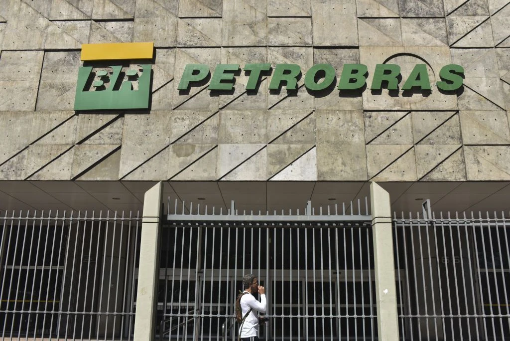 Justiça condena seis por corrupção e lavagem em contratos da Petrobras