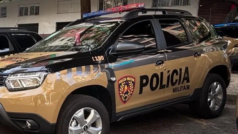 Mulher joga fezes em policiais e é presa em Minas Gerais 