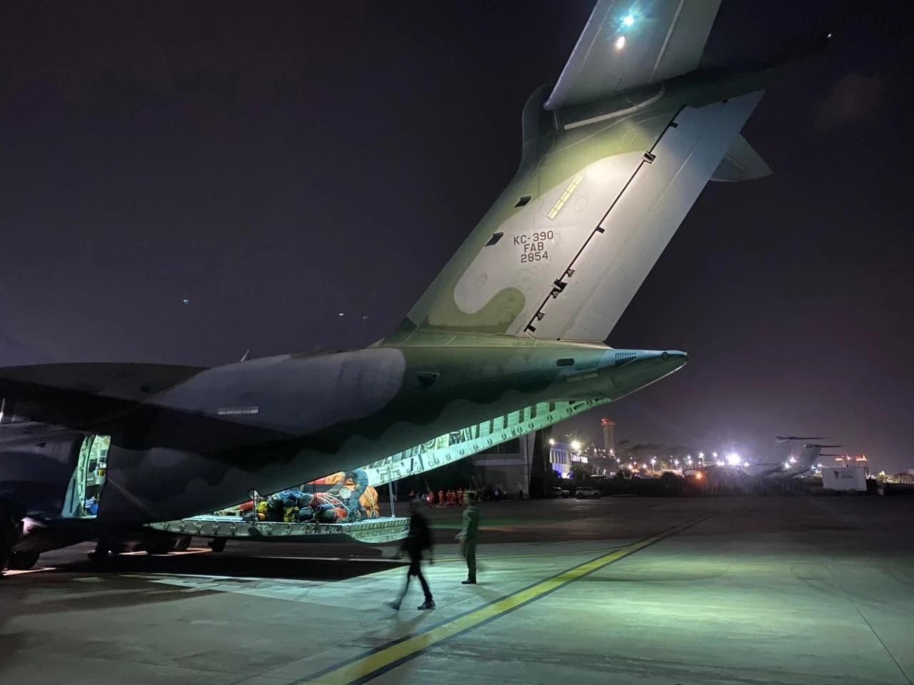 Avião da FAB com ajuda para vítimas de terremoto chega à Venezuela