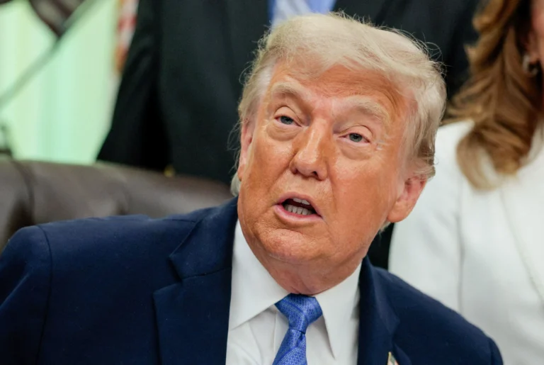 Trump chega na França para Cúpula do G7